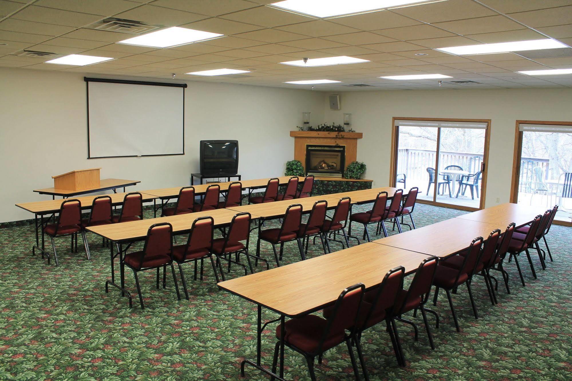 Mcquoid'S Inn And Event Center Isle Exteriér fotografie